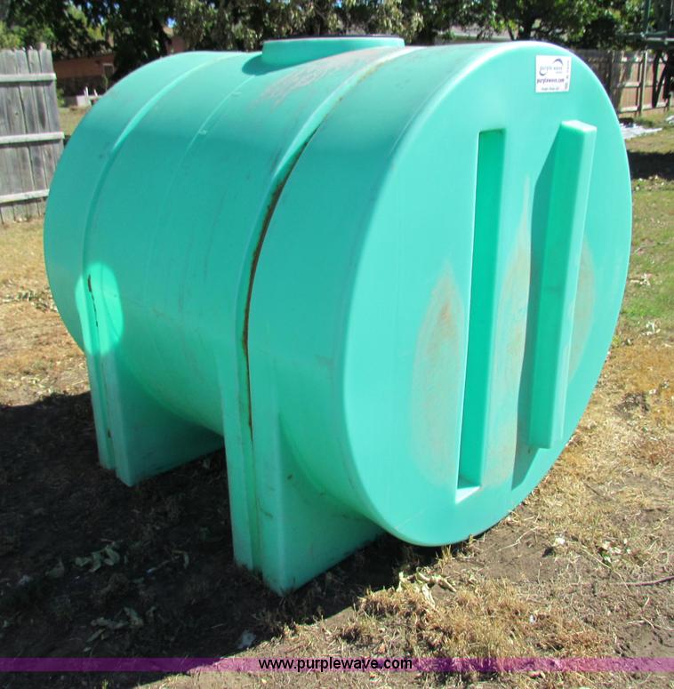 image for item B7456 950 gallon poly tank