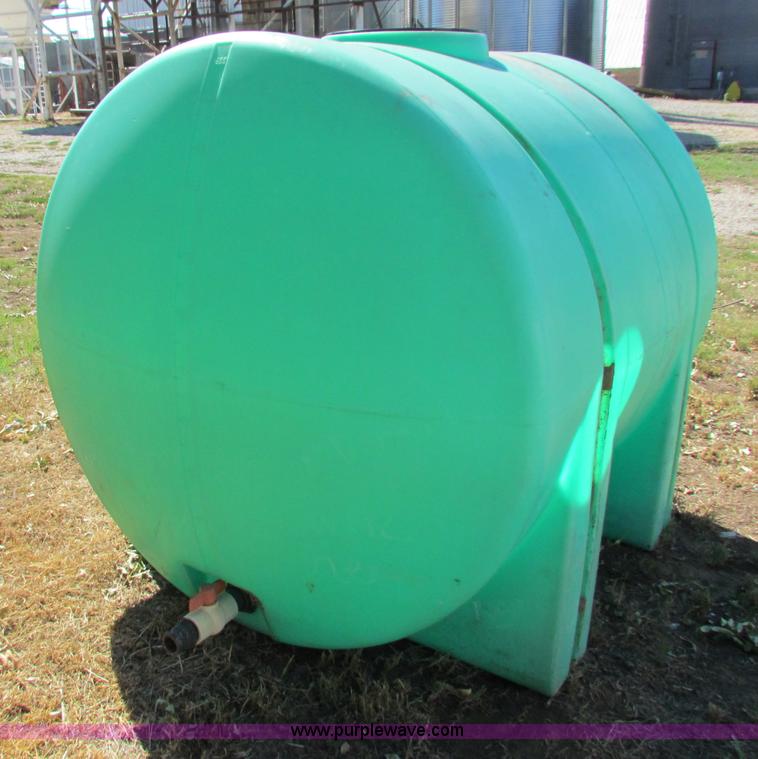 image for item B7456 950 gallon poly tank