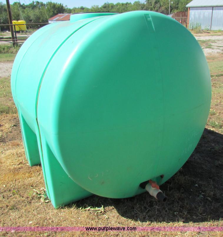 image for item B7456 950 gallon poly tank