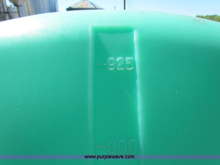 image for item B7456 950 gallon poly tank