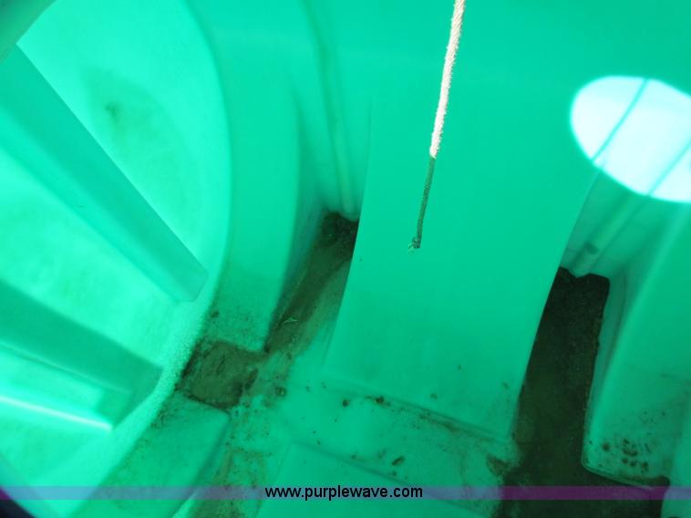 image for item B7456 950 gallon poly tank