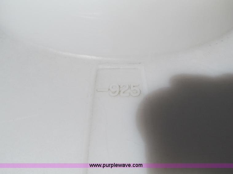 image for item B7457 950 gallon poly tank