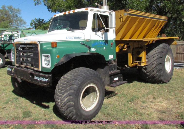 image for item B7460 1989 Loral International S1900 Easy-Rider 2000 dry floater