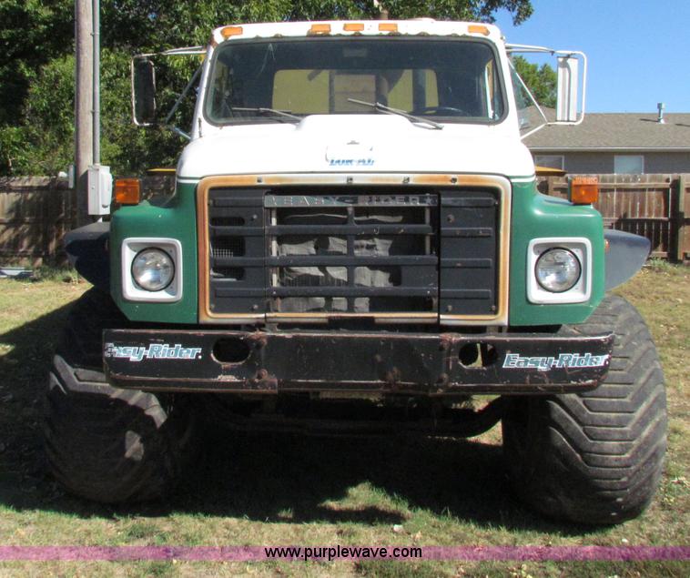 image for item B7460 1989 Loral International S1900 Easy-Rider 2000 dry floater