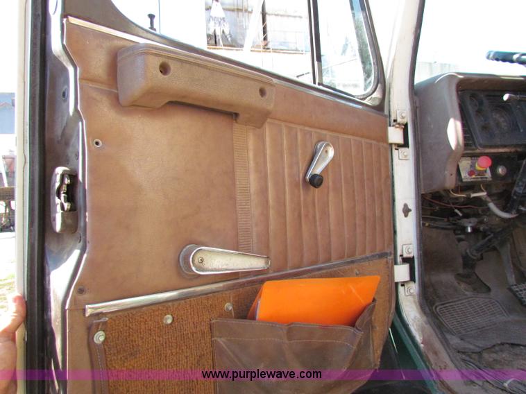 image for item B7460 1989 Loral International S1900 Easy-Rider 2000 dry floater