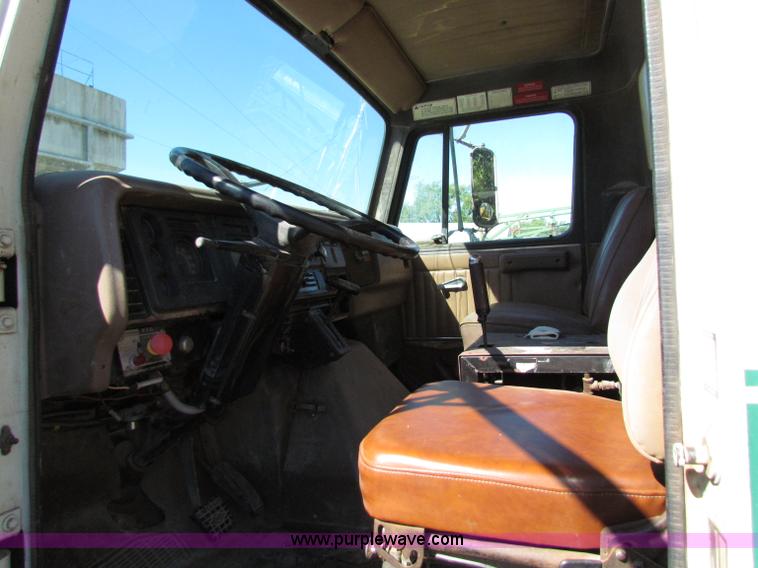 image for item B7460 1989 Loral International S1900 Easy-Rider 2000 dry floater