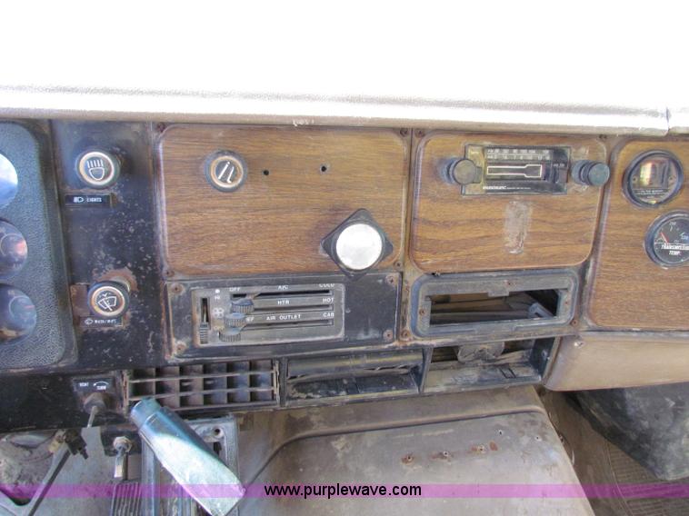 image for item B7460 1989 Loral International S1900 Easy-Rider 2000 dry floater