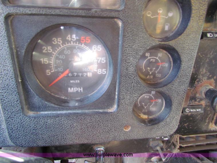 image for item B7460 1989 Loral International S1900 Easy-Rider 2000 dry floater