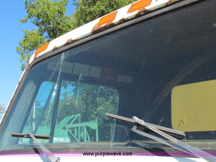 image for item B7460 1989 Loral International S1900 Easy-Rider 2000 dry floater