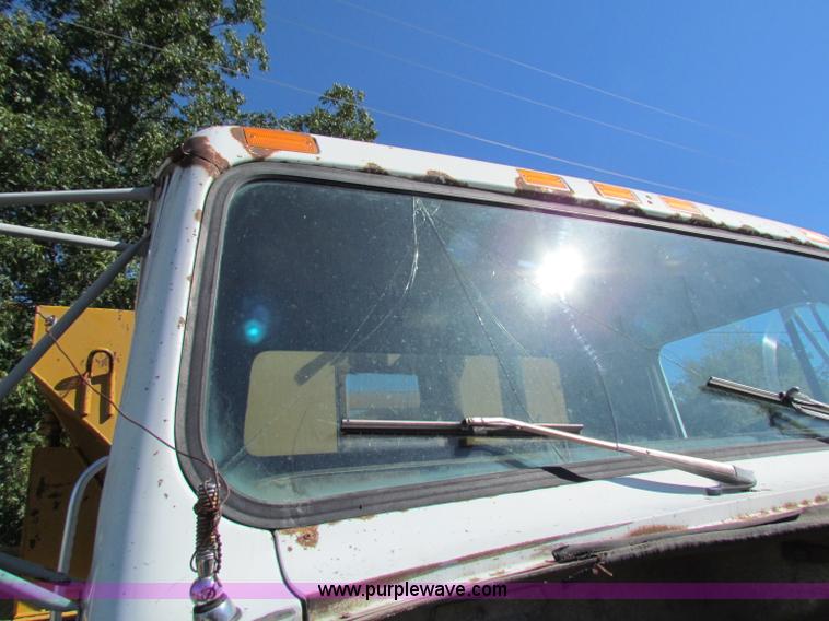 image for item B7460 1989 Loral International S1900 Easy-Rider 2000 dry floater