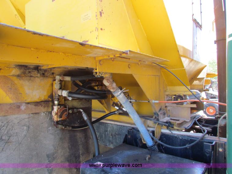 image for item B7460 1989 Loral International S1900 Easy-Rider 2000 dry floater