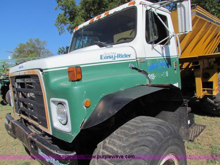 image for item B7460 1989 Loral International S1900 Easy-Rider 2000 dry floater