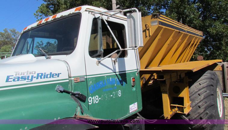 image for item B7460 1989 Loral International S1900 Easy-Rider 2000 dry floater