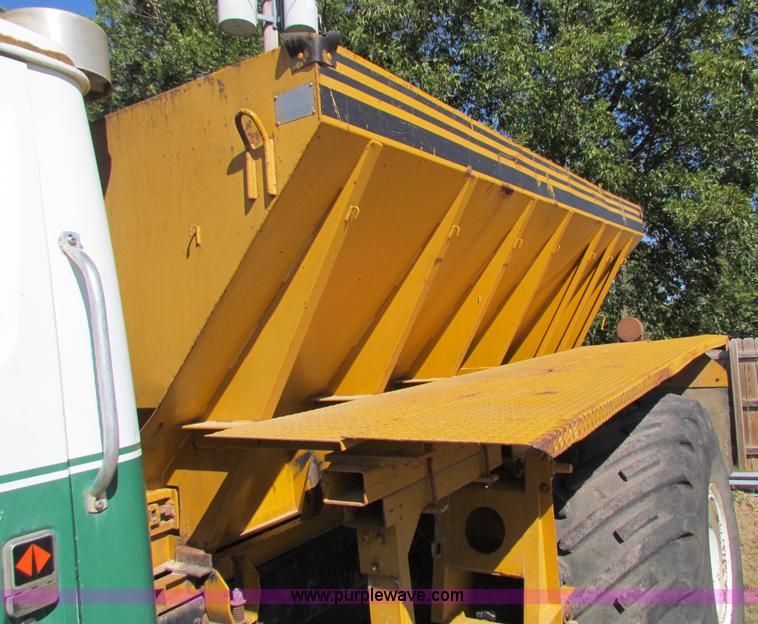 image for item B7460 1989 Loral International S1900 Easy-Rider 2000 dry floater