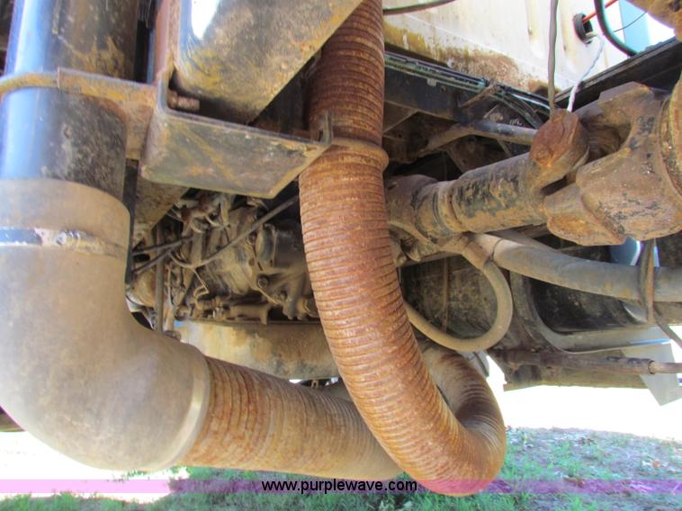 image for item B7460 1989 Loral International S1900 Easy-Rider 2000 dry floater