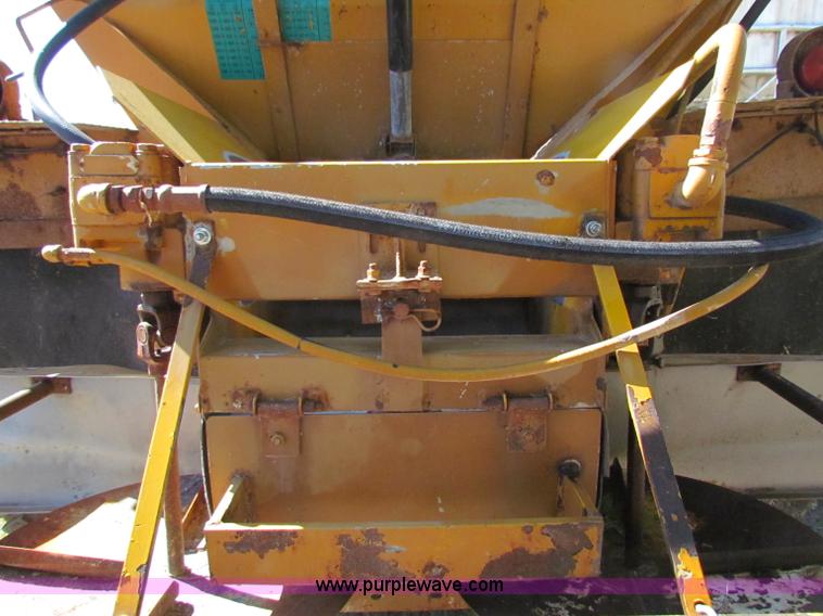 image for item B7460 1989 Loral International S1900 Easy-Rider 2000 dry floater