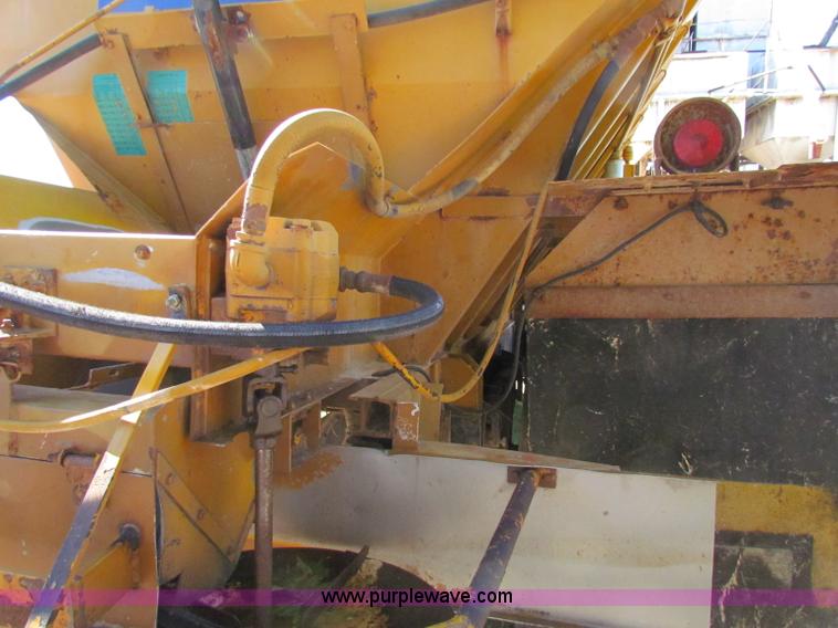 image for item B7460 1989 Loral International S1900 Easy-Rider 2000 dry floater