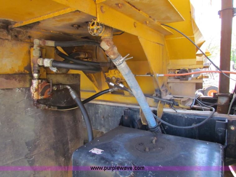 image for item B7460 1989 Loral International S1900 Easy-Rider 2000 dry floater