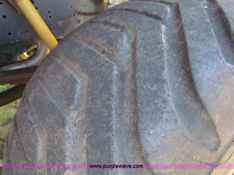 image for item B7460 1989 Loral International S1900 Easy-Rider 2000 dry floater