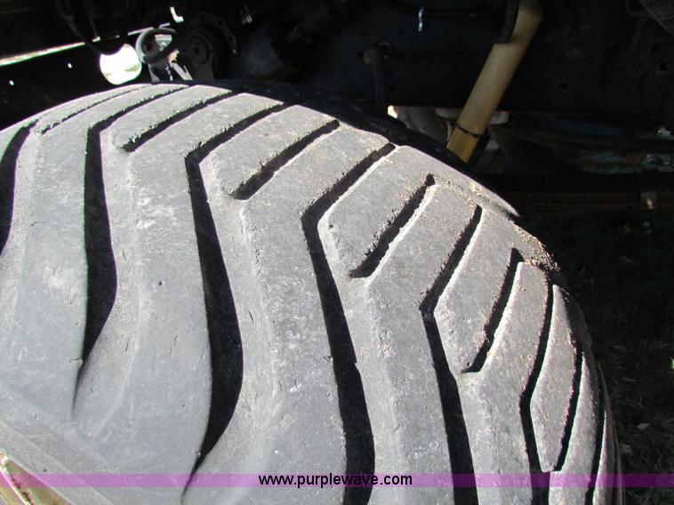 image for item B7460 1989 Loral International S1900 Easy-Rider 2000 dry floater