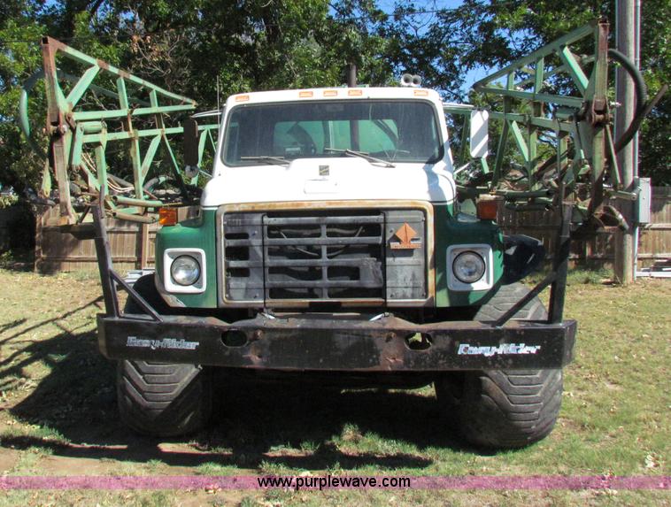 image for item B7461 1989 International Loral 1954 Easy-Rider 2000 boom sprayer