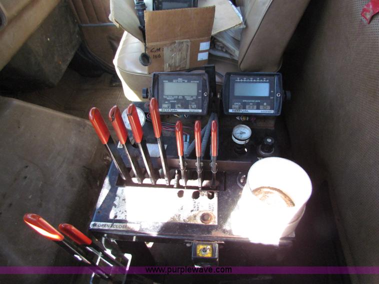 image for item B7461 1989 International Loral 1954 Easy-Rider 2000 boom sprayer