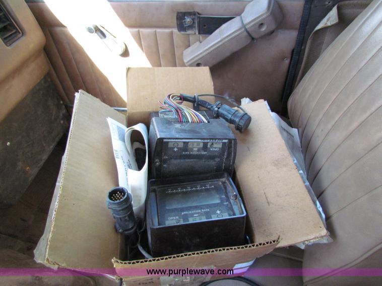 image for item B7461 1989 International Loral 1954 Easy-Rider 2000 boom sprayer