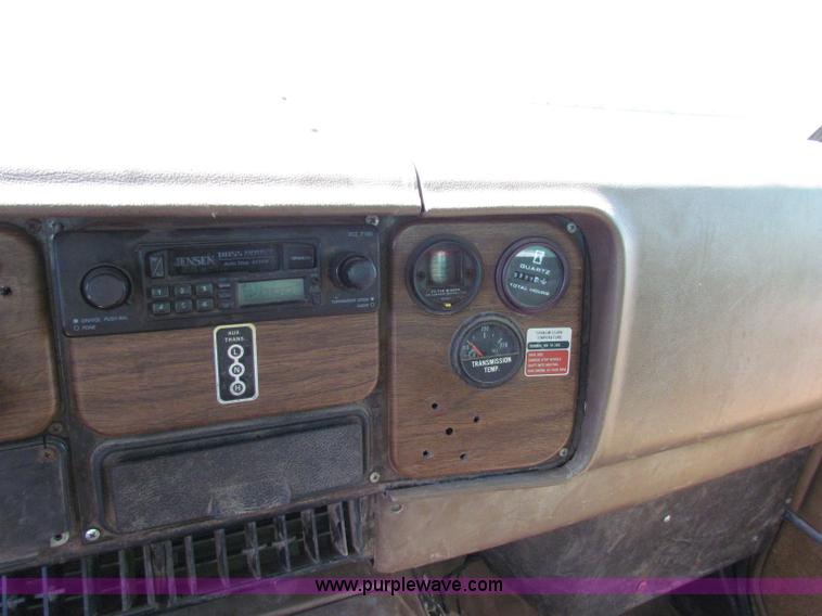 image for item B7461 1989 International Loral 1954 Easy-Rider 2000 boom sprayer