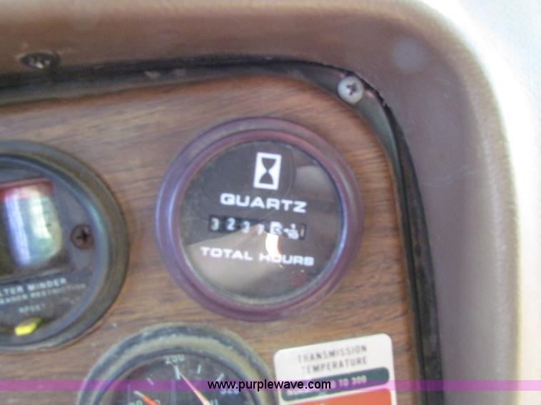 image for item B7461 1989 International Loral 1954 Easy-Rider 2000 boom sprayer