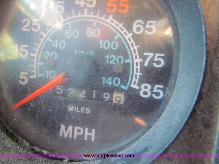 image for item B7461 1989 International Loral 1954 Easy-Rider 2000 boom sprayer