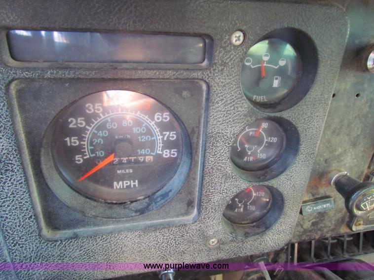 image for item B7461 1989 International Loral 1954 Easy-Rider 2000 boom sprayer