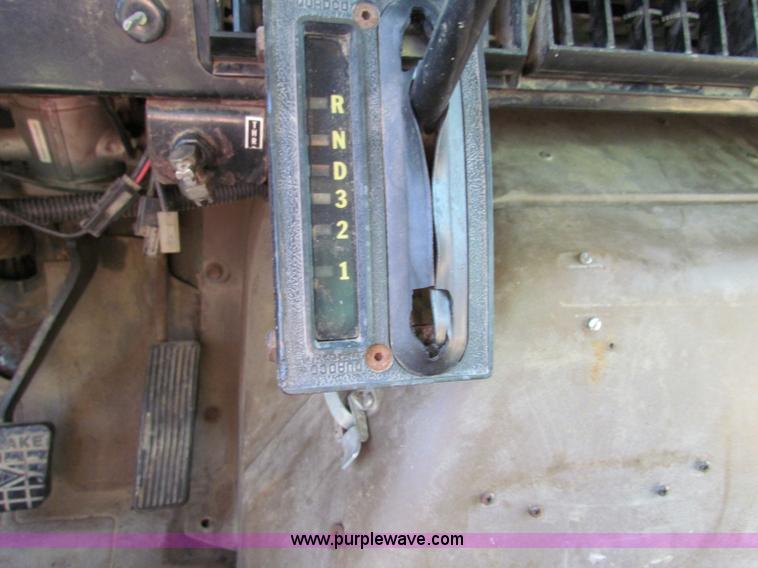 image for item B7461 1989 International Loral 1954 Easy-Rider 2000 boom sprayer