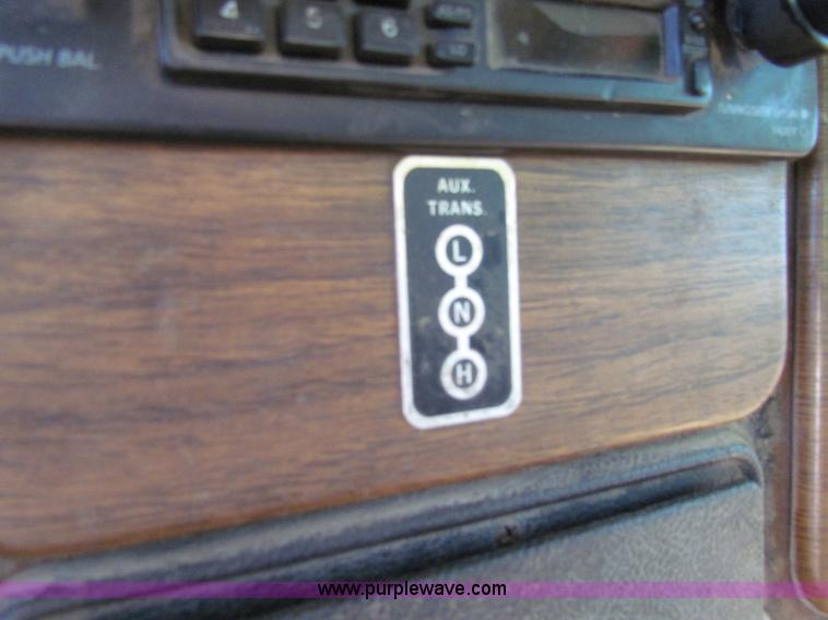 image for item B7461 1989 International Loral 1954 Easy-Rider 2000 boom sprayer