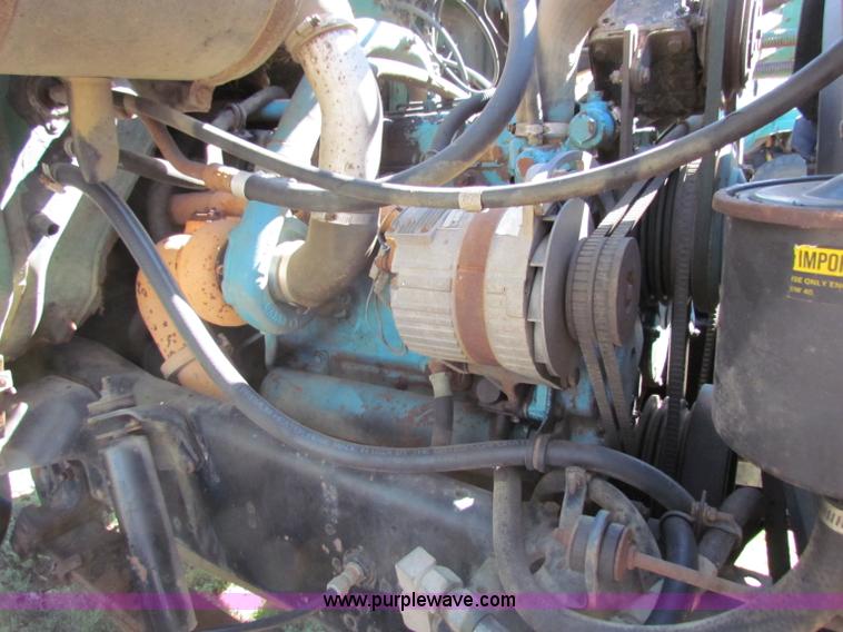 image for item B7461 1989 International Loral 1954 Easy-Rider 2000 boom sprayer