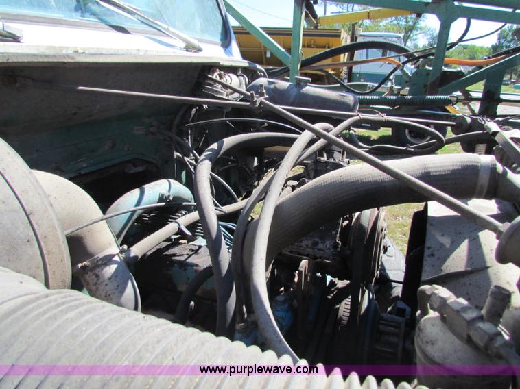 image for item B7461 1989 International Loral 1954 Easy-Rider 2000 boom sprayer