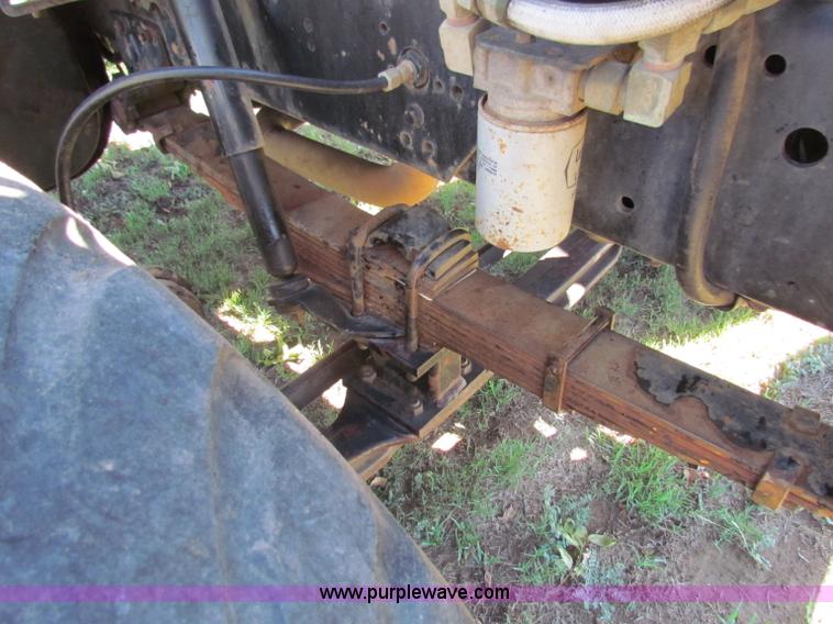 image for item B7461 1989 International Loral 1954 Easy-Rider 2000 boom sprayer