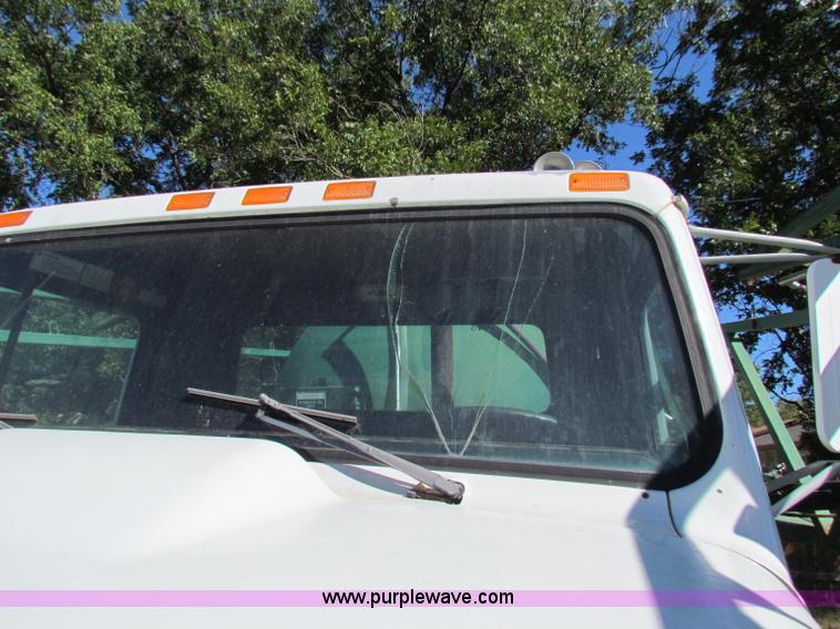 image for item B7461 1989 International Loral 1954 Easy-Rider 2000 boom sprayer