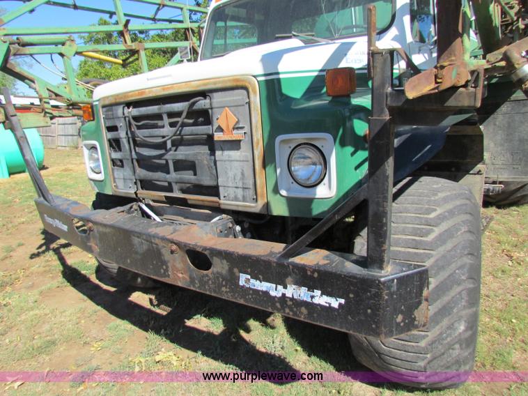 image for item B7461 1989 International Loral 1954 Easy-Rider 2000 boom sprayer