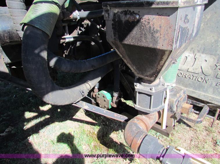 image for item B7461 1989 International Loral 1954 Easy-Rider 2000 boom sprayer