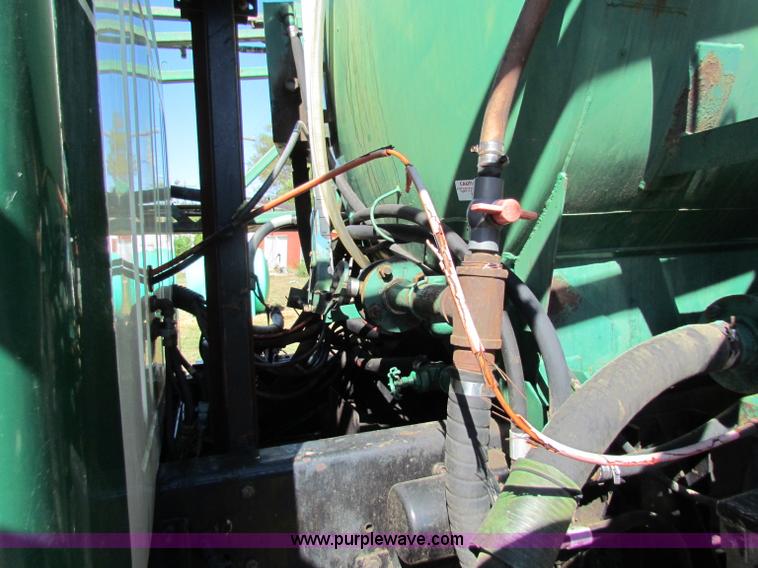 image for item B7461 1989 International Loral 1954 Easy-Rider 2000 boom sprayer