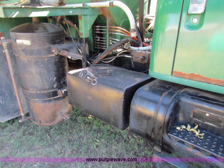 image for item B7461 1989 International Loral 1954 Easy-Rider 2000 boom sprayer