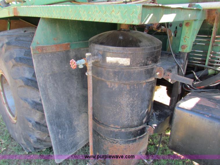 image for item B7461 1989 International Loral 1954 Easy-Rider 2000 boom sprayer