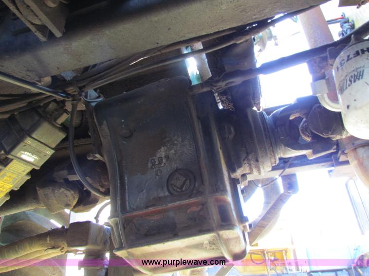 image for item B7461 1989 International Loral 1954 Easy-Rider 2000 boom sprayer