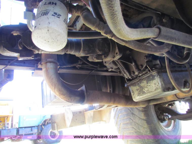 image for item B7461 1989 International Loral 1954 Easy-Rider 2000 boom sprayer