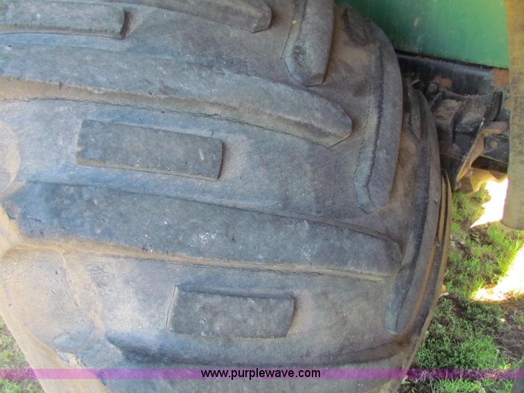 image for item B7461 1989 International Loral 1954 Easy-Rider 2000 boom sprayer