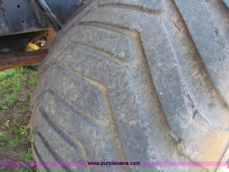 image for item B7461 1989 International Loral 1954 Easy-Rider 2000 boom sprayer