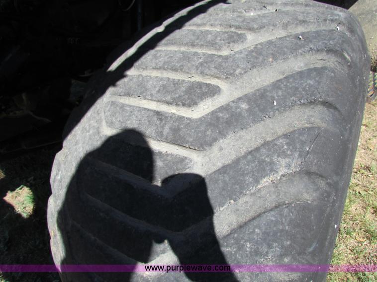 image for item B7461 1989 International Loral 1954 Easy-Rider 2000 boom sprayer