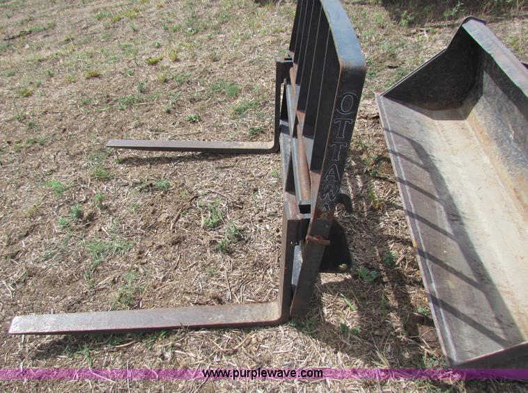 image for item B7466 Century 2028 MFWD tractor