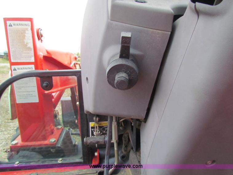 image for item B7466 Century 2028 MFWD tractor