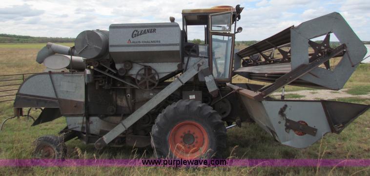 image for item B7467 Gleaner CII combine